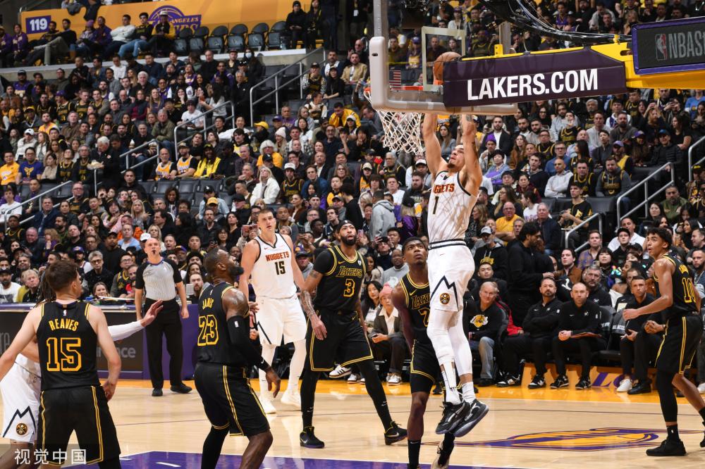 而球迷们也 而球迷们也